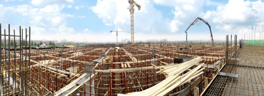 綠愛小鎮(zhèn)共享工廠一期今日?qǐng)A滿封頂，預(yù)計(jì)下半年正式投產(chǎn)運(yùn)營(yíng)